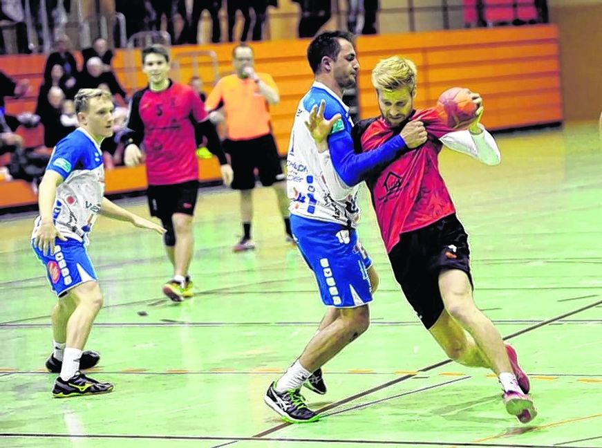 Magstadts Benjamin Schuler (rechts) im Duell mit Stefan Appelrath. Bild: automotorart