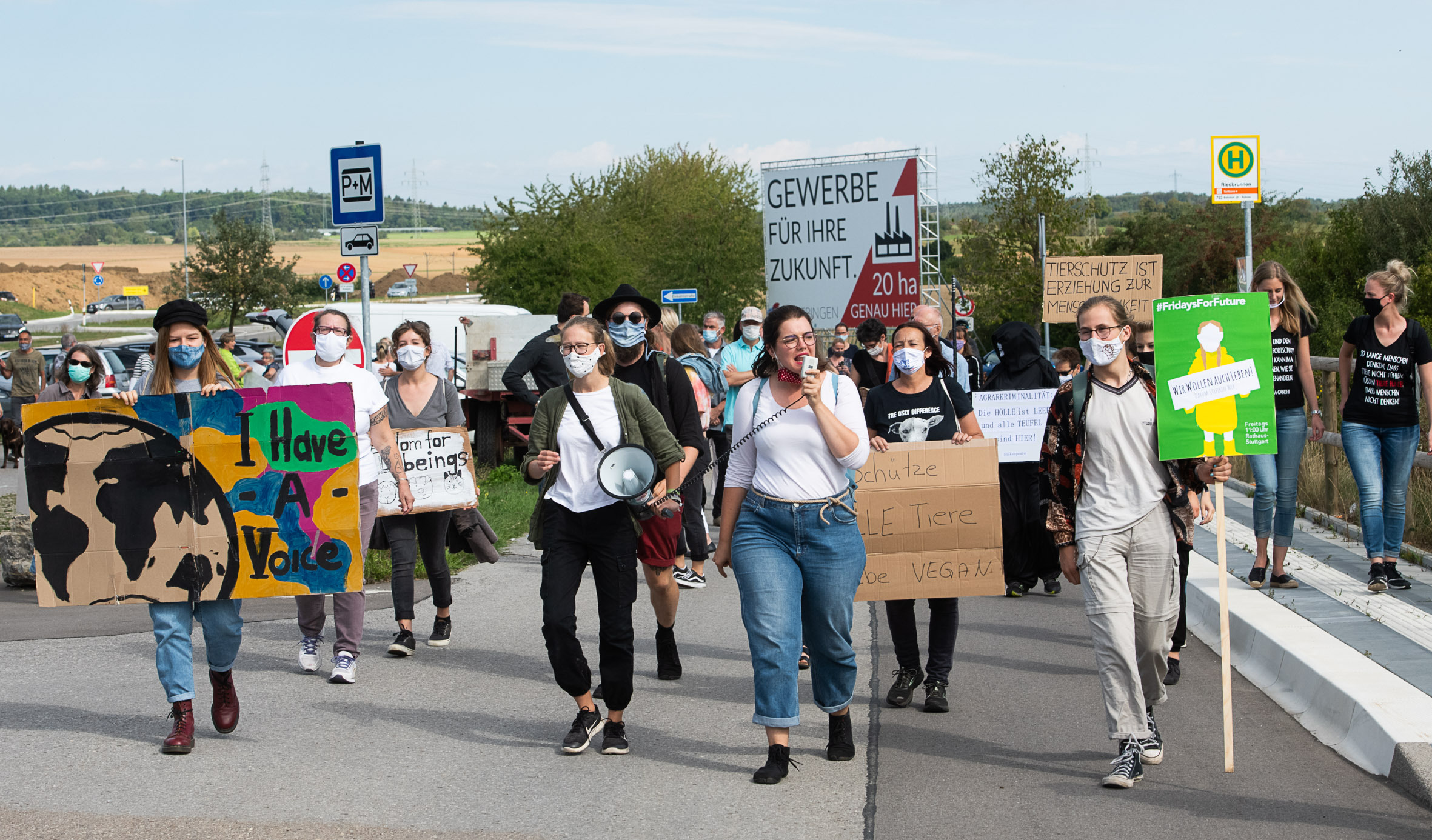 Demonstration vor dem Schlachthof in Gärtringen und auf dem P+M Parkplatz. Bild: Schmidt