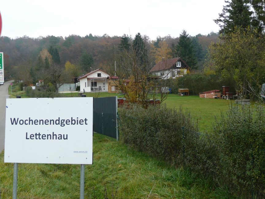 Weil das Landratsamt in den letzten Jahren nur 25 von 130 Häuschen im Magstadter Wochenendhausgebiet Lettenhau kontrollierte – und damit nur einen Bruchteil der illegalen Gebäude – scheiterte die Behörde mit ihrer Abbruchverfügung vor Gericht. Bild: Reichert
