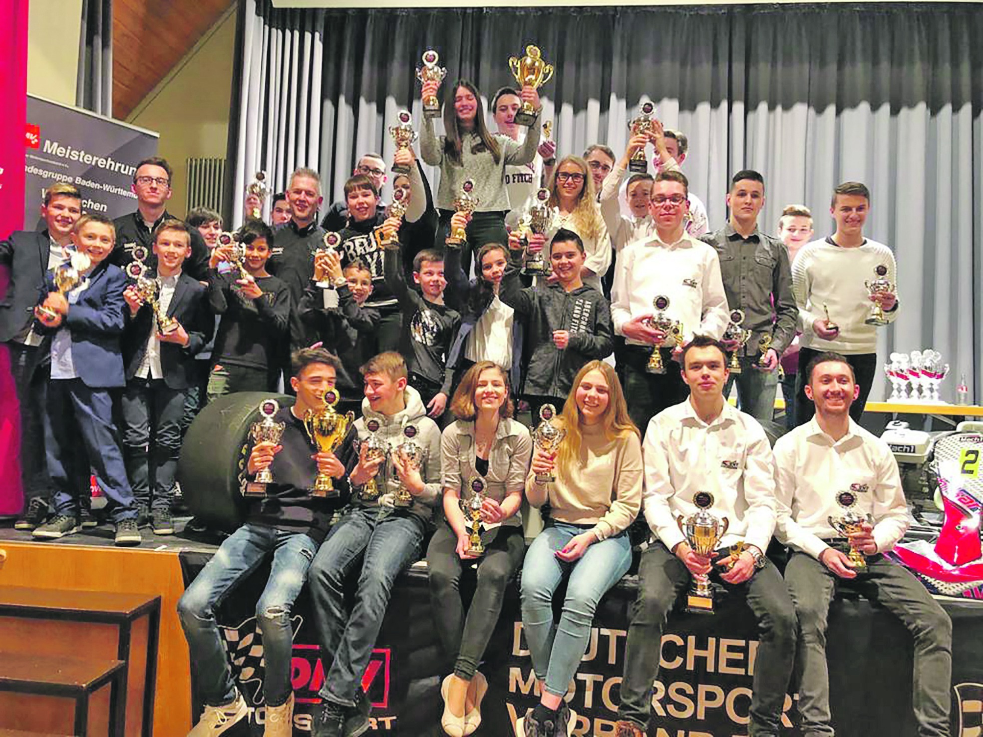 Für jeden Piloten aus Böblingen, Holzgerlingen und Steinenbronn gab es am vergangenen Wochenende einen Pokal. Im kommenden Mai beginnt die neue Saison.  Bild: Roman Treder