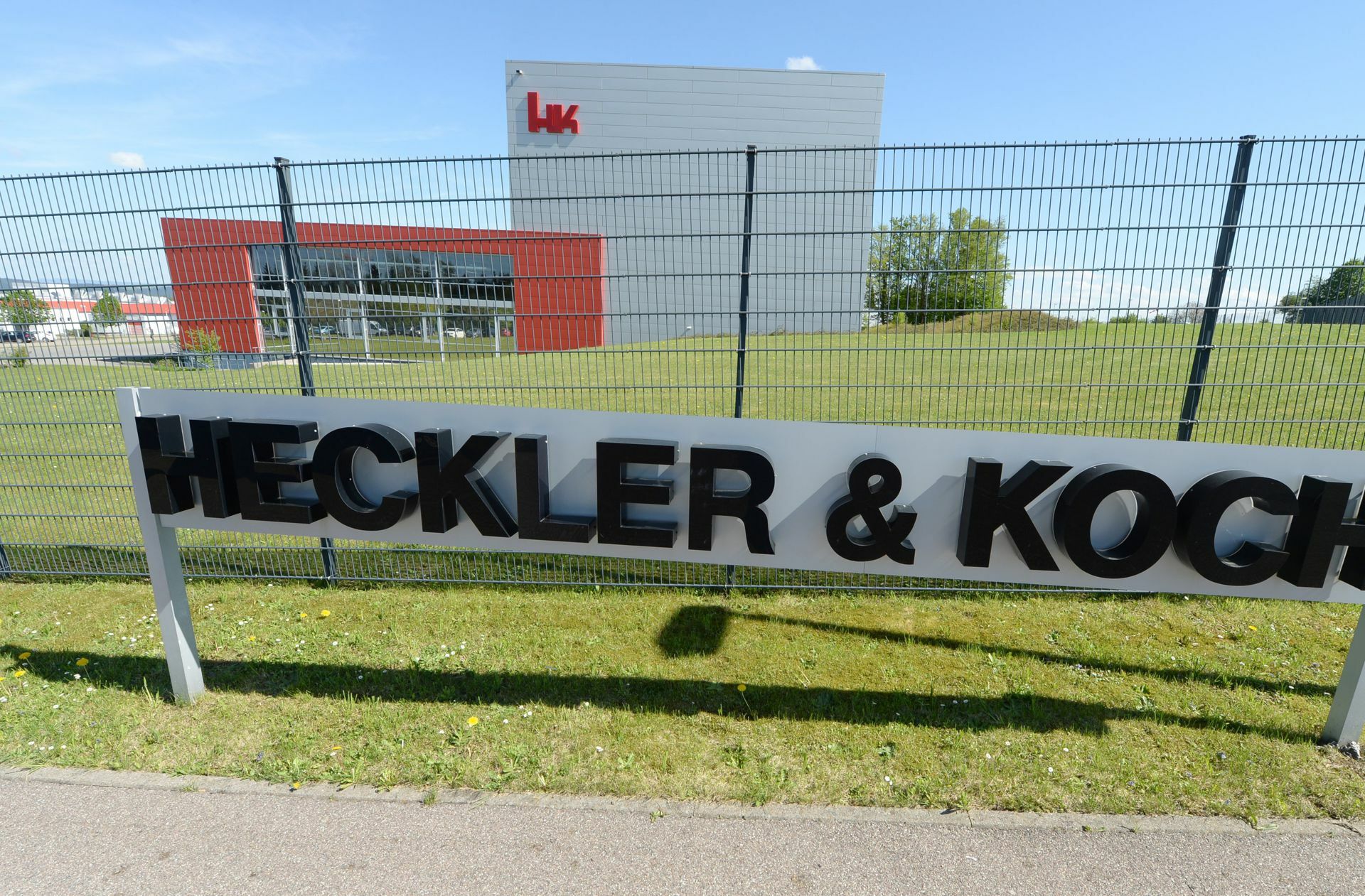 Um den Gewehrhersteller in Oberndorf wird es nicht ruhig. Jetzt gibt es Vorwürfe,  der Firmengründer habe in der NS-Zeit in Sachsen KZ-Häftline ausgebeutet.