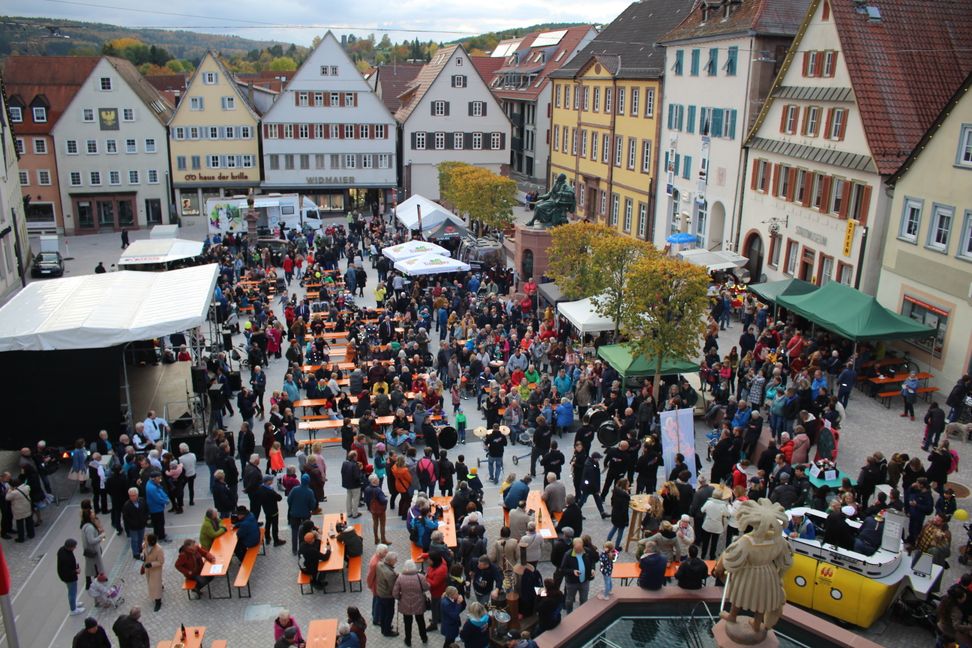 Auf dem neu gestalteten Marktplatz feierte Weil der Stadt im vergangenen Oktober die Städtepartnerschaft. Bild: Weil der Stadt
