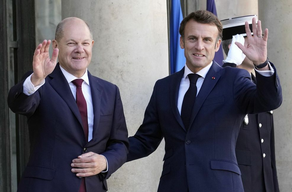 Olaf Scholz (li.) und Emmanuel Macron bei einem Treffen im Pariser Élysée-Palast