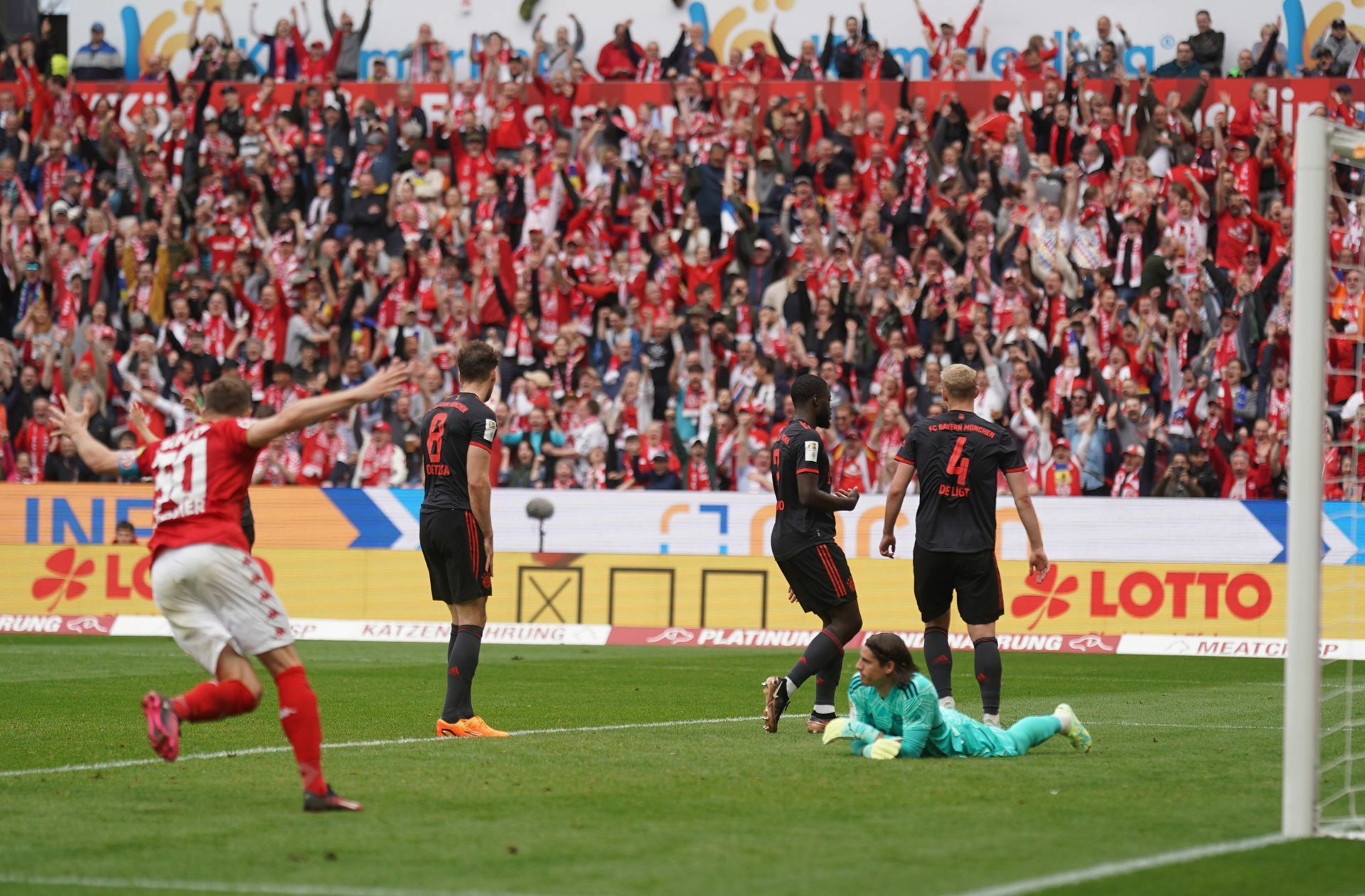 Nächster Rückschlag: Der FC Bayern unterliegt trotz einer Führung beim 1. FSV Mainz 05.