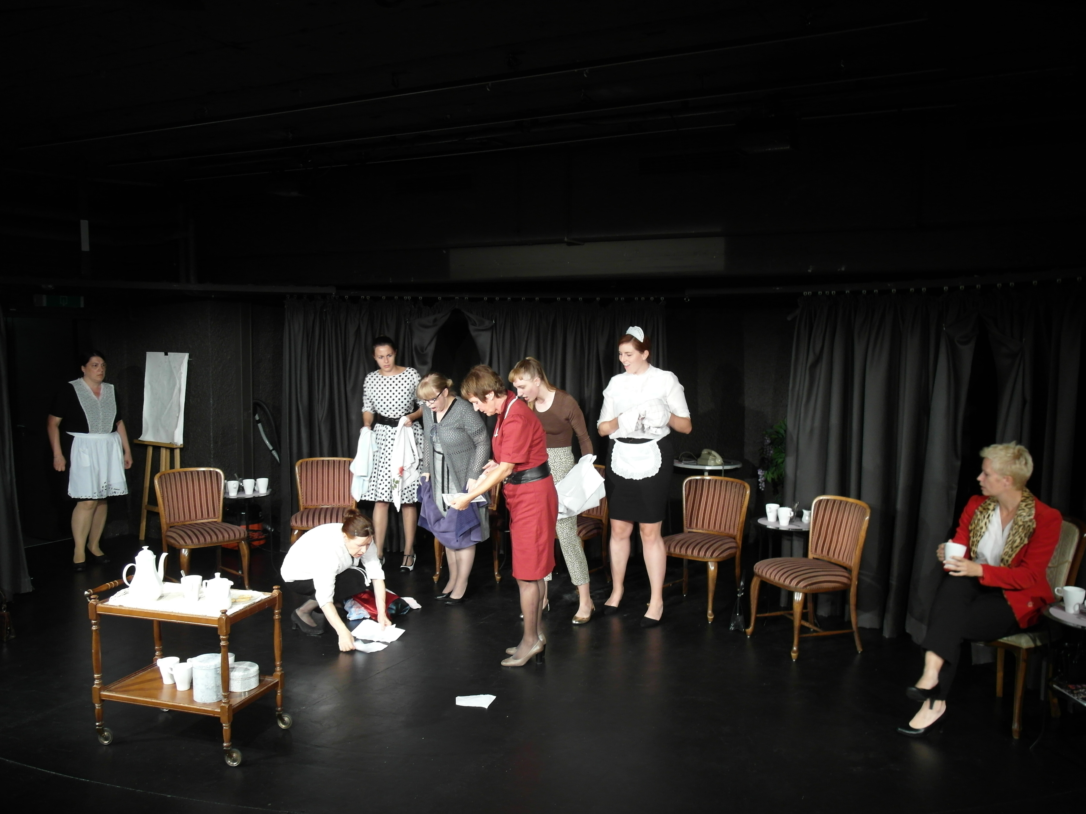 Das Stück "Acht Frauen" ist ab 20. September im Theaterkeller zu sehen. Bild: Staber