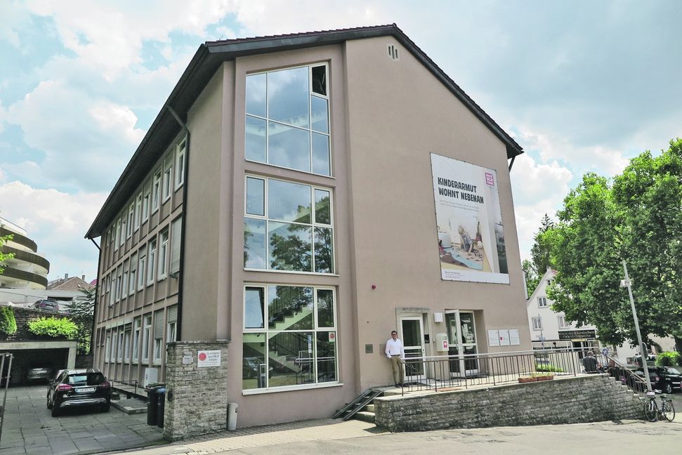 Im Dachgeschoss des Gebäudes am Bonifatiusplatz werden zwei leer stehende Mietwohnungen zu Büros für das katholische Verwaltungszentrum umgebaut.  Bild: Groß