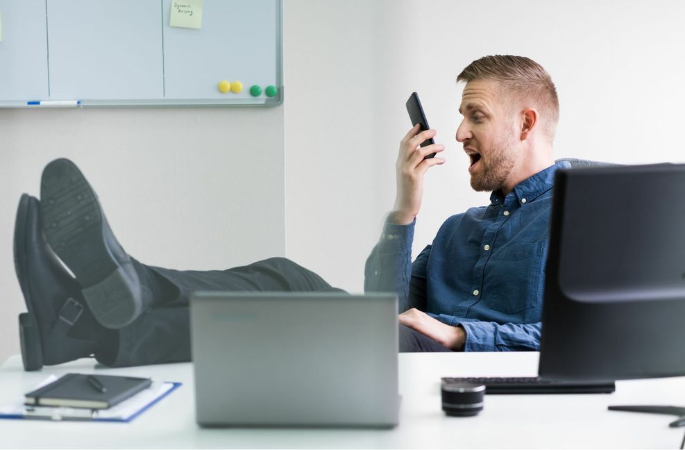 Schlechte Chefs befördern laut Hesse oft andere schlechte Chefs – und setzen sich so in Unternehmen durch.