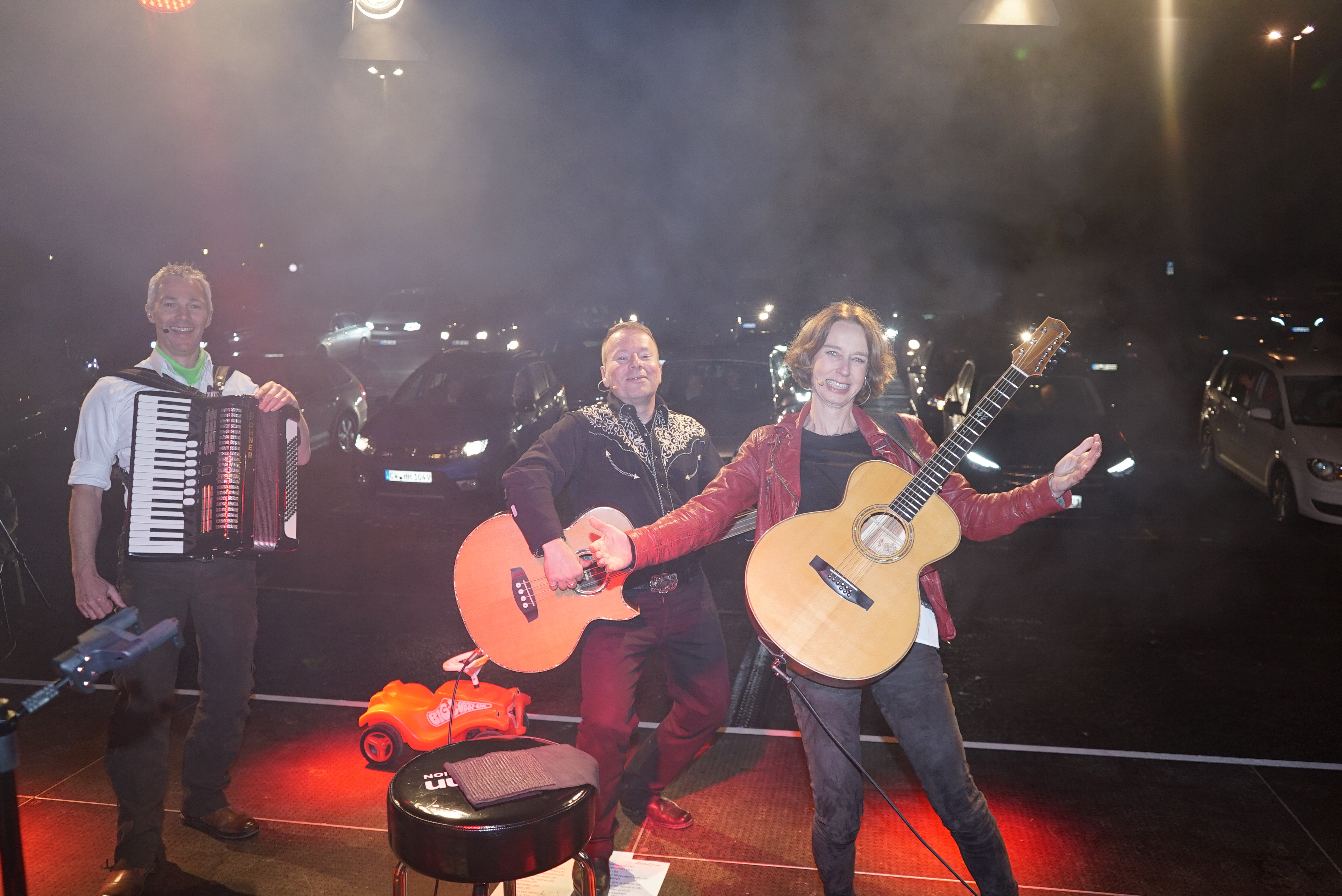 Andreas Mack, Stephan Kalinke und Barbara Gräsle haben mit "Bitter Green" beim Glaspalast für Stimmung gesorgt. Bild: Heiden