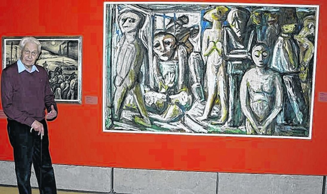 Spender Dr. Jochen Goetze mit dem Bild „Bombennacht“, das Hans Fähnle 1955 gemalt hat und das in der Ausstellung „Bildgewalt“ zu sehen ist. Bild: Schilpp