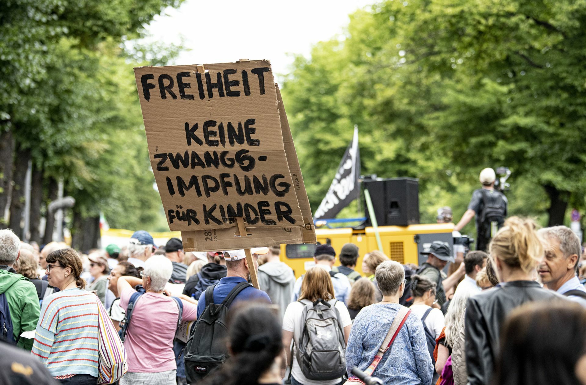 Auch, weil manche ihre Kinder mitgebracht hatten, obwohl die Demo verboten war.
 Foto: dpa/Fabian Sommer
