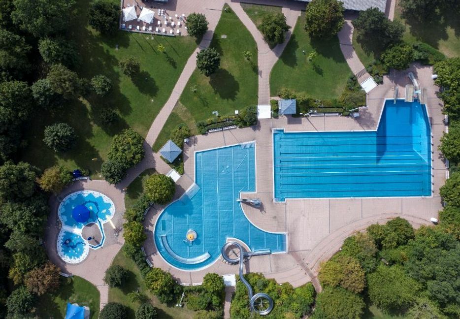Das Böblinger Freibad aus der Luft. Bild: z