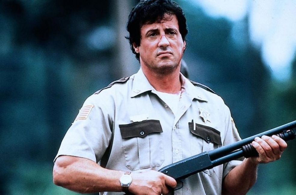 Vorstadt-Sheriff Freddy (Sylvester Stallone) wäre ums Leben gern ein echter Großstadt-Polizist. Doch er lebt nur in „Copland“.   Bild: z