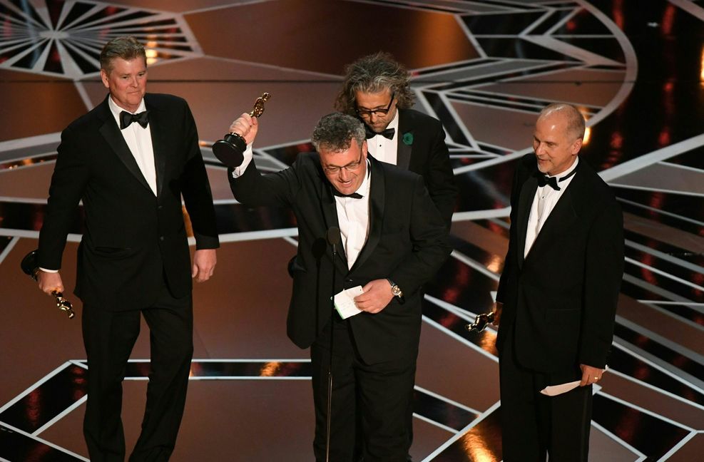 Der große Triumph: Nefzer (am Mikro) und seine Mitgewinner Richard Hoover, Paul Lambert, John Nelson (v.l.)