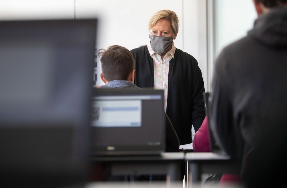Susanne Eisenmann lasse die Expertise der Lehrer im Land ungenutzt, kritisieren Bildungsverbände. Die Digitalisierung an Schulen habe die Ministerin schlicht verschlafen.