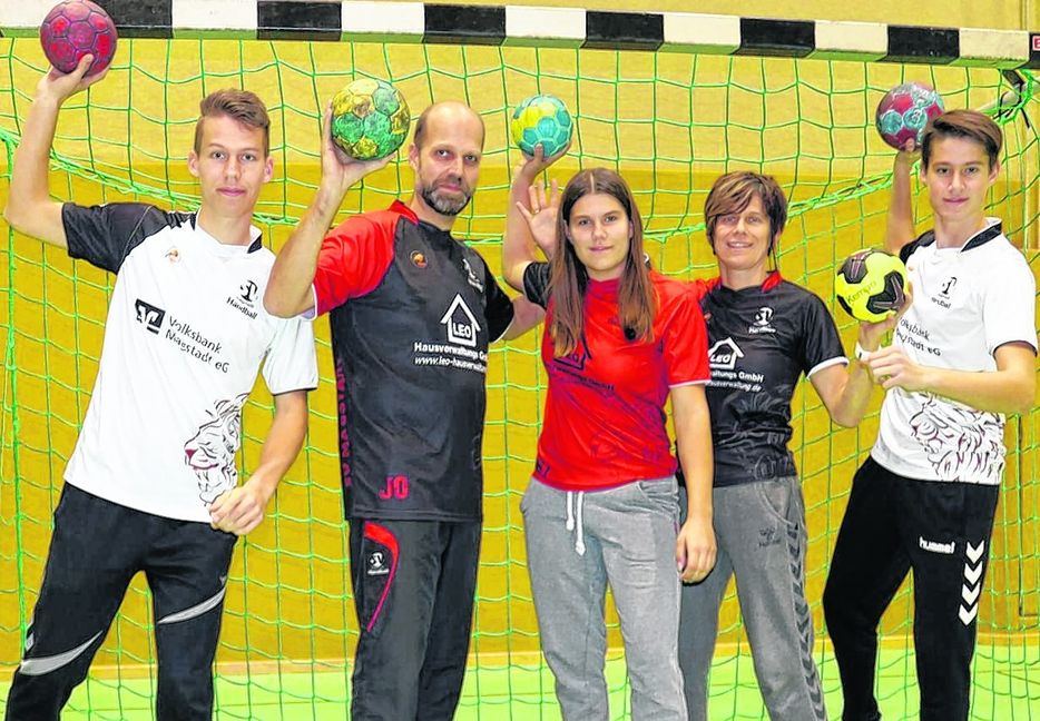 Dauergäste in der Magstader Sporthalle: Tobias, Joachim, Julia, Elke und Florian Wolf (von links).  Bild: Bilaniuk