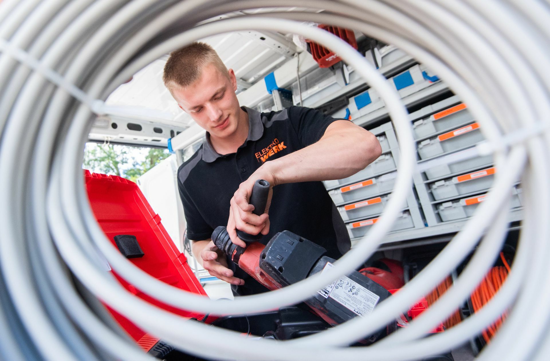 Fachkräfte auch bei Elektrobetrieben sind rar. Die Grünen-Fraktion hat nun eigene Vorschläge erarbeitet.