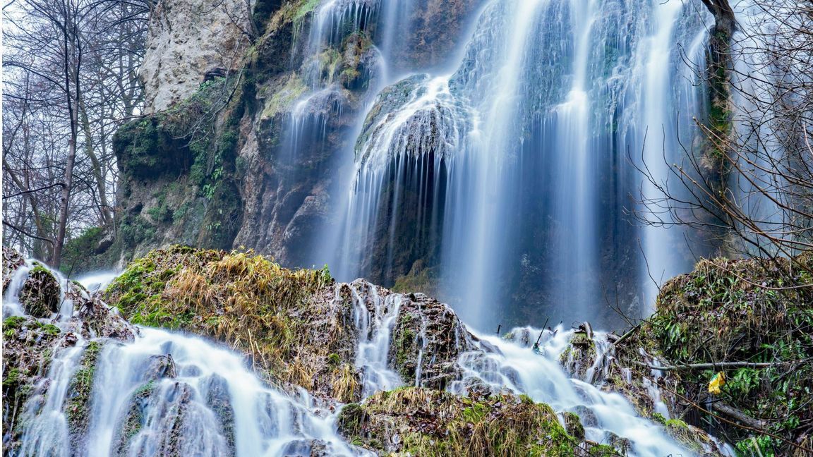 Auch der Uracher Wasserfall hat im Dezember sehr viel Wasser geführt. Foto: 