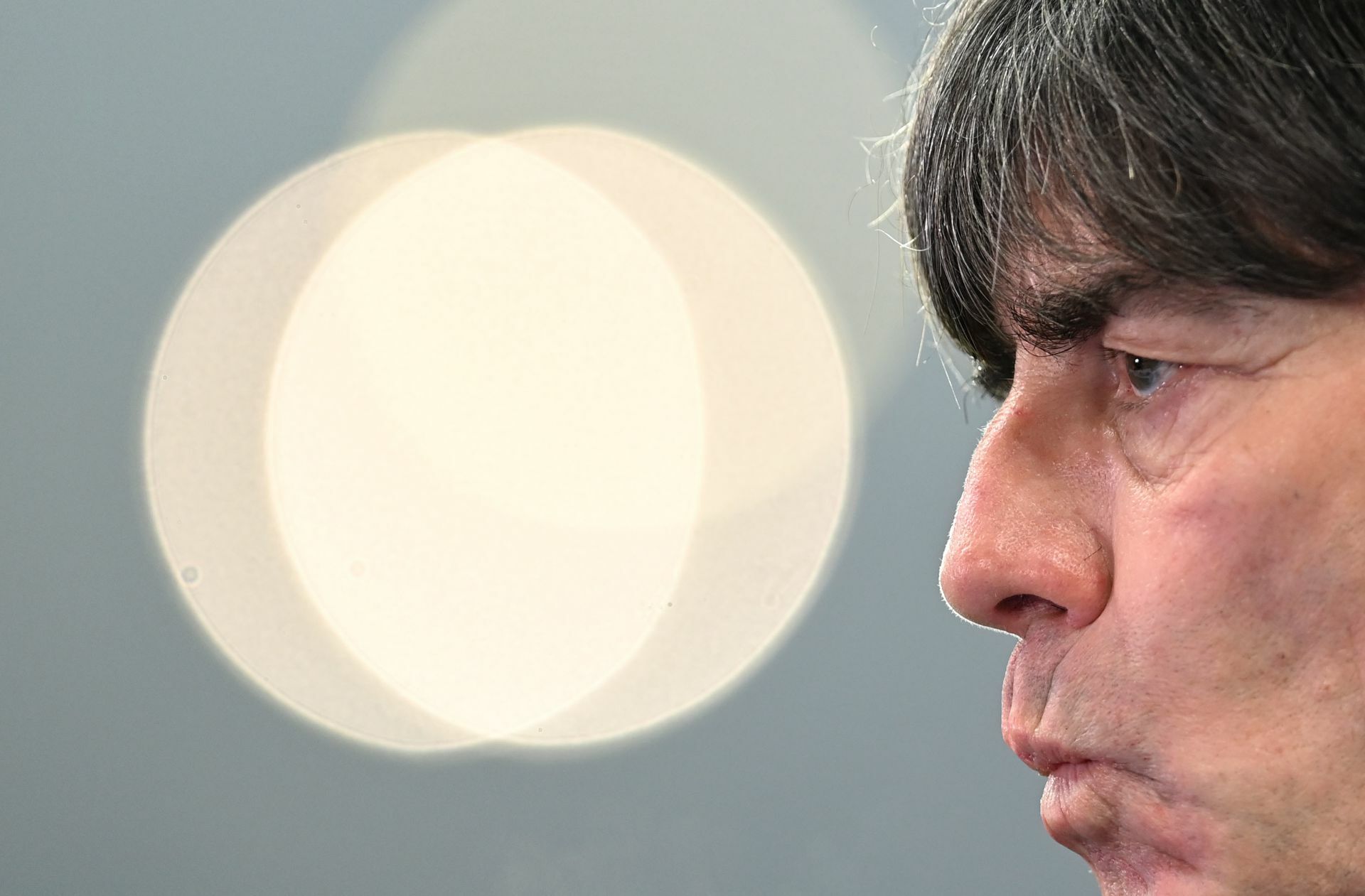 Bundestrainer Joachim Löw wird von der DFB-Spitze  im Amt bestätigt.