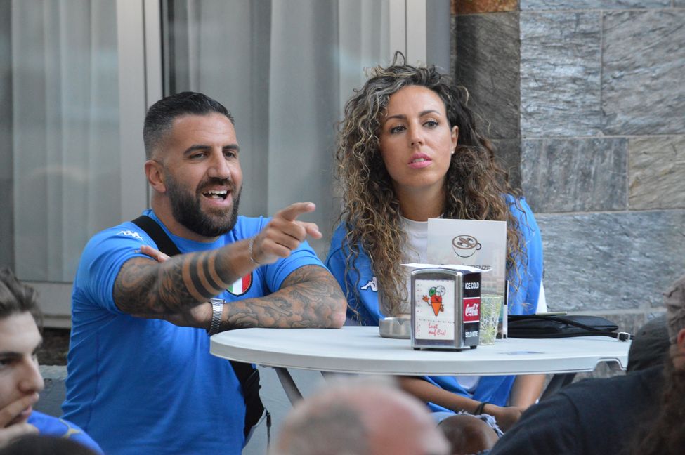 Enzo Marchese, zu Drittligazeiten Kapitän der Stuttgarter Kickers und aktuell Trainer der SV Böblingen, und seine Lebensgefährtin Jessica Bonura, einst für den VfL Herrenberg auf Torejagd, fiebern derzeit mit der italienischen Nationalmannschaft bei der Fußball-Europameisterschaft mit. Bild: Zvizdiç