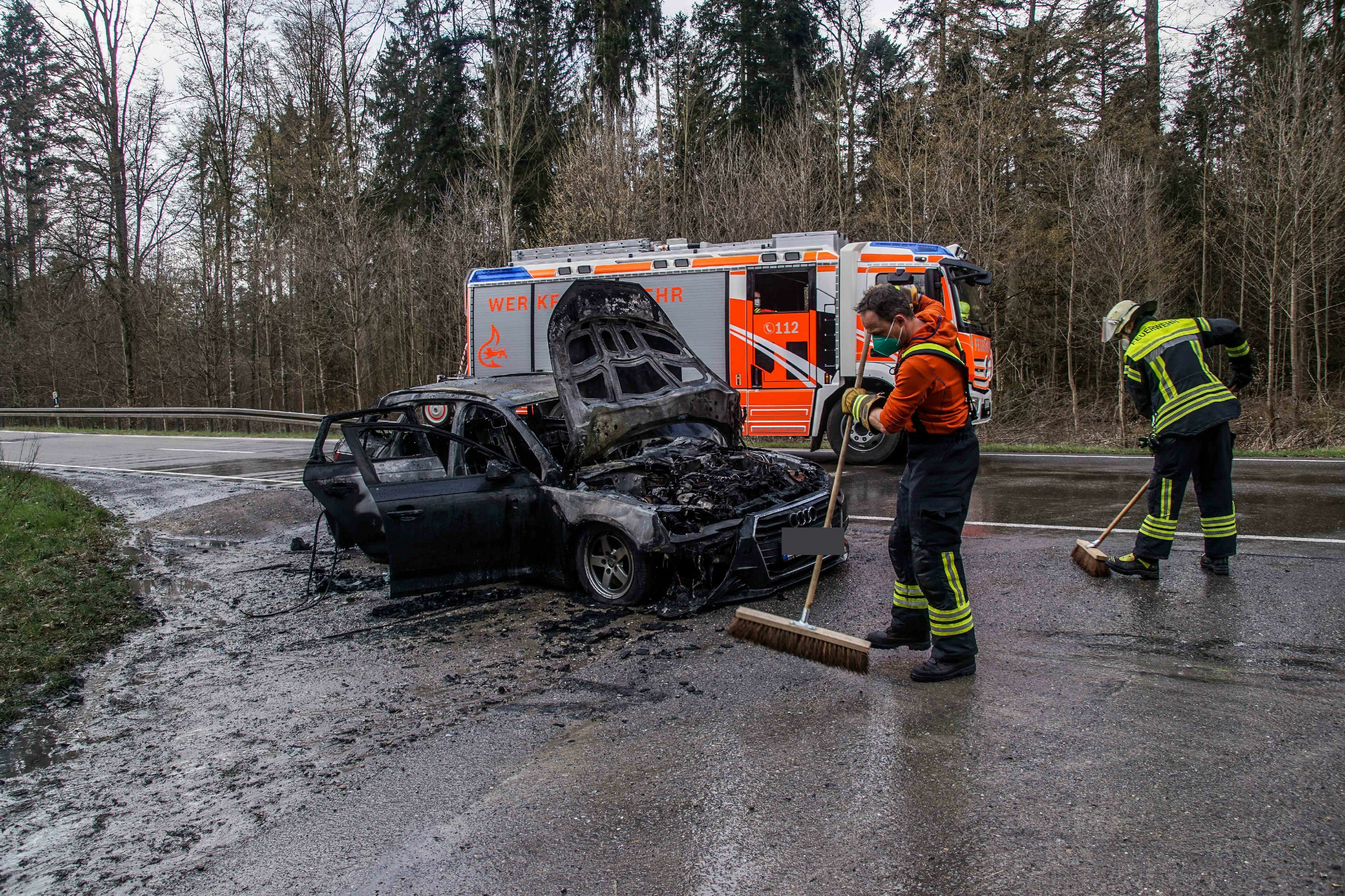 Von dem Auto war nach dem Brand nicht mehr viel übrig. Bild: SDMG/Dettenmeyer
 SDMG