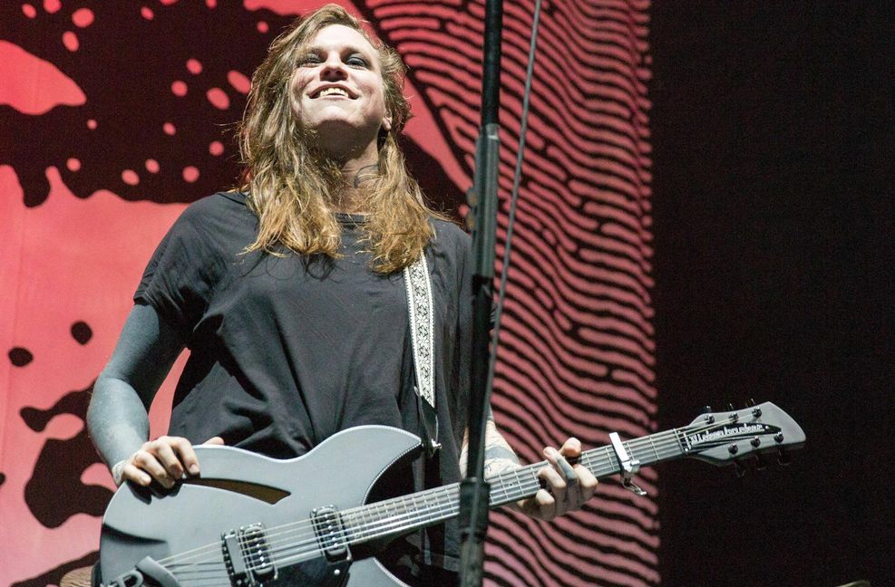 Die erfolgreiche  US-Musikerin Laura Jane Grace (40)  bestreitet seit  Mai 2012 ihren Weg, sich dem eigenen Körper zugehörig zu fühlen. Geboren wurde sie als Junge. Sie berichtet in TV-Dokumentationen, in ihren Liedern und als Ratgeber für andere  offen über diese schwere Aufgabe. Foto: Imago/ Zuma Press / Dani..