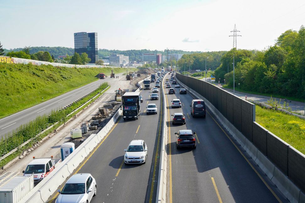 Die Süd-Trasse auf der A 81 zwischen Sindelfingen/Ost und Böblingen/Sindelfinegn ist fertig, die Sperrung wurde am Montagmorgen aufgehoben. Bild: Dettenmeyer