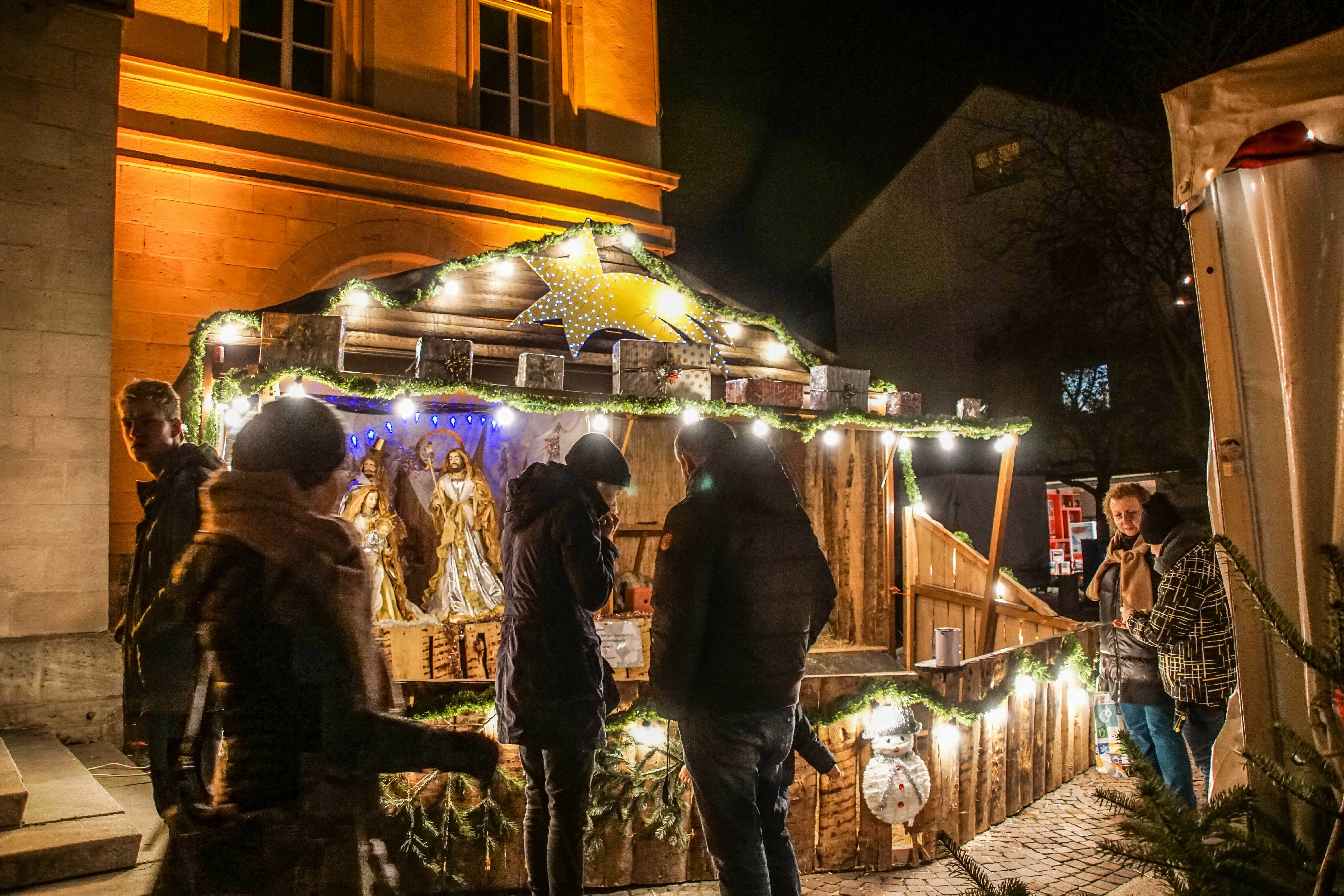 Vorweihnachtliche Stimmung bescherte der Sindelfinger Weihnachtsmarkt seinen Besuchern. Bilder: Dettenmeyer