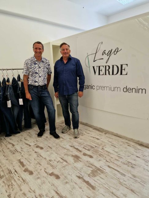 Utz Kienle (rechts) und Martin Burger setzen bei ihrem Jeans-Label auf Nachhaltigkeit Bild: z