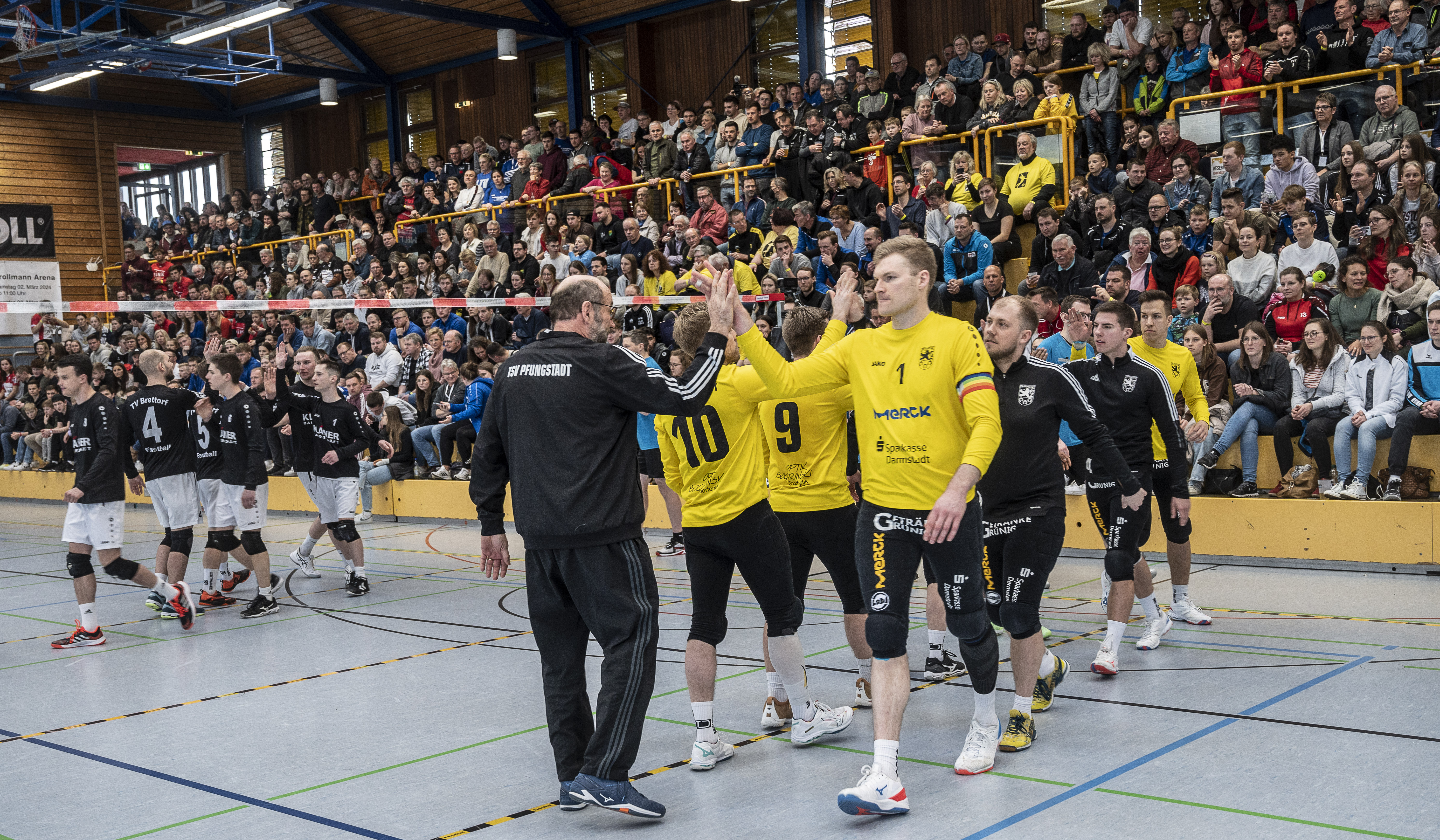 Die Tribüne der Gärtringer Theodor-Heuss-Halle war an beiden Tagen bis auf den letzten Platz belegt. Bild: Schmidt