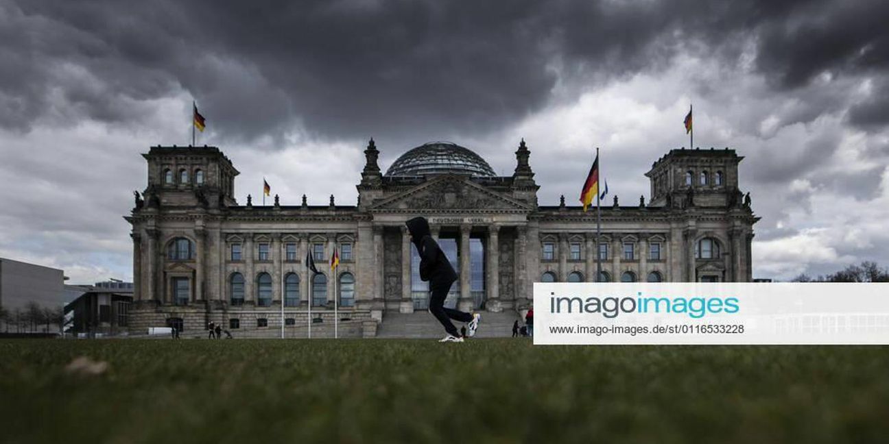 Dicke Mauern: schirmt der Reichstag die Politik von der Realität ab? Foto: Imago /Florian Gärtner