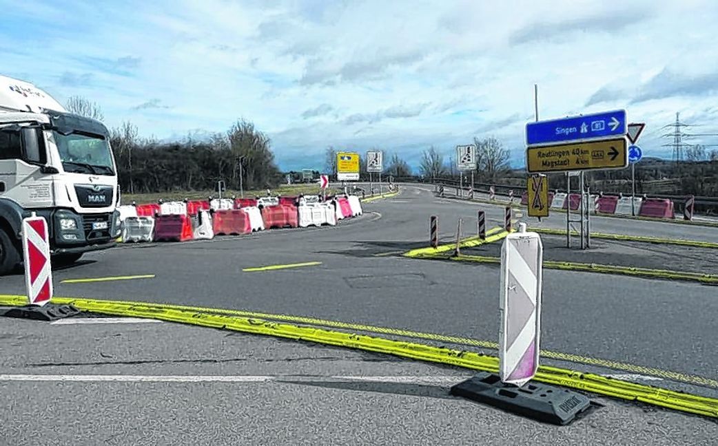 Wer heute von Warmbronn kommend auf die B 295 einfährt, darf rechts abbiegen. Künftig soll die Straße, die K 1008, nicht mehr direkt in die B 295 einmünden.