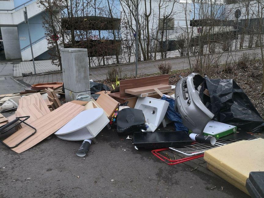 Wilder Müll sorgt im Eichholz für Ärger. Bild: z