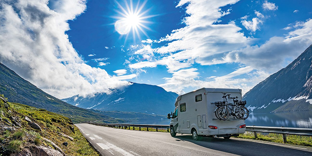 Bevor es auf die große Reise geht, treffen sich Caravan- und Camping-Fans am Wochenende erstmal bei der Motorworld auf dem Flugfeld.    Bild: Gowtham / Adobe Stock