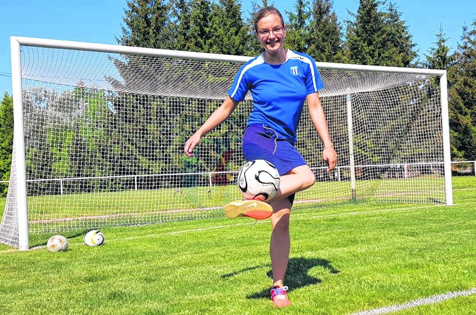 Anne Köhler am Ball: Für ihren Heimatverein Turbine Zschornewitz schnürte die Vorsitzende der Landessportjugend und Referentin der Geschäftsführung des VfL Sindelfingen 10 Jahre lang die Kickstiefel. Bild: z