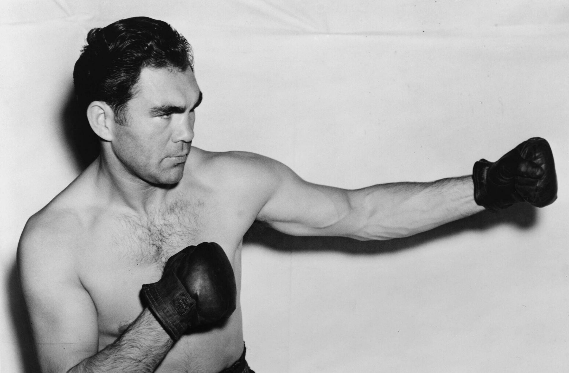 Max Schmeling war zwischen 1930 und 1932 Schwergewichts-Boxweltmeister, als bis heute einziger Deutscher. Ein Comeback als Champion gelang ihm, trotz des Sieges 1936 gegen Joe Louis, im entscheidenden zweiten Kampf von 1938 nicht.
 Foto: www.imago-images.de