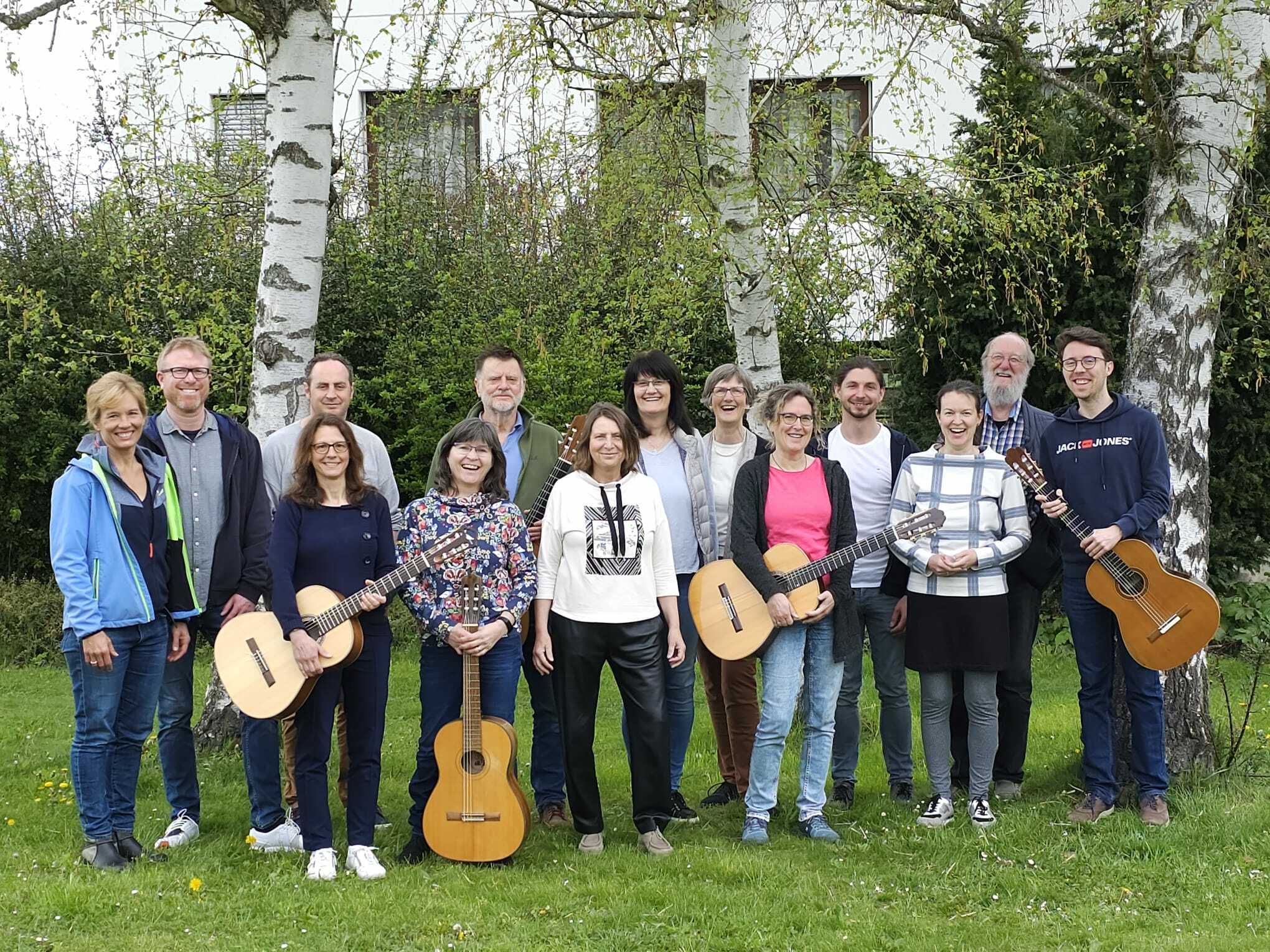 Die Mitglieder des Böblinger Gitsarrenorchesters sind bereit für das Jubiläumskonzert. Bild: z