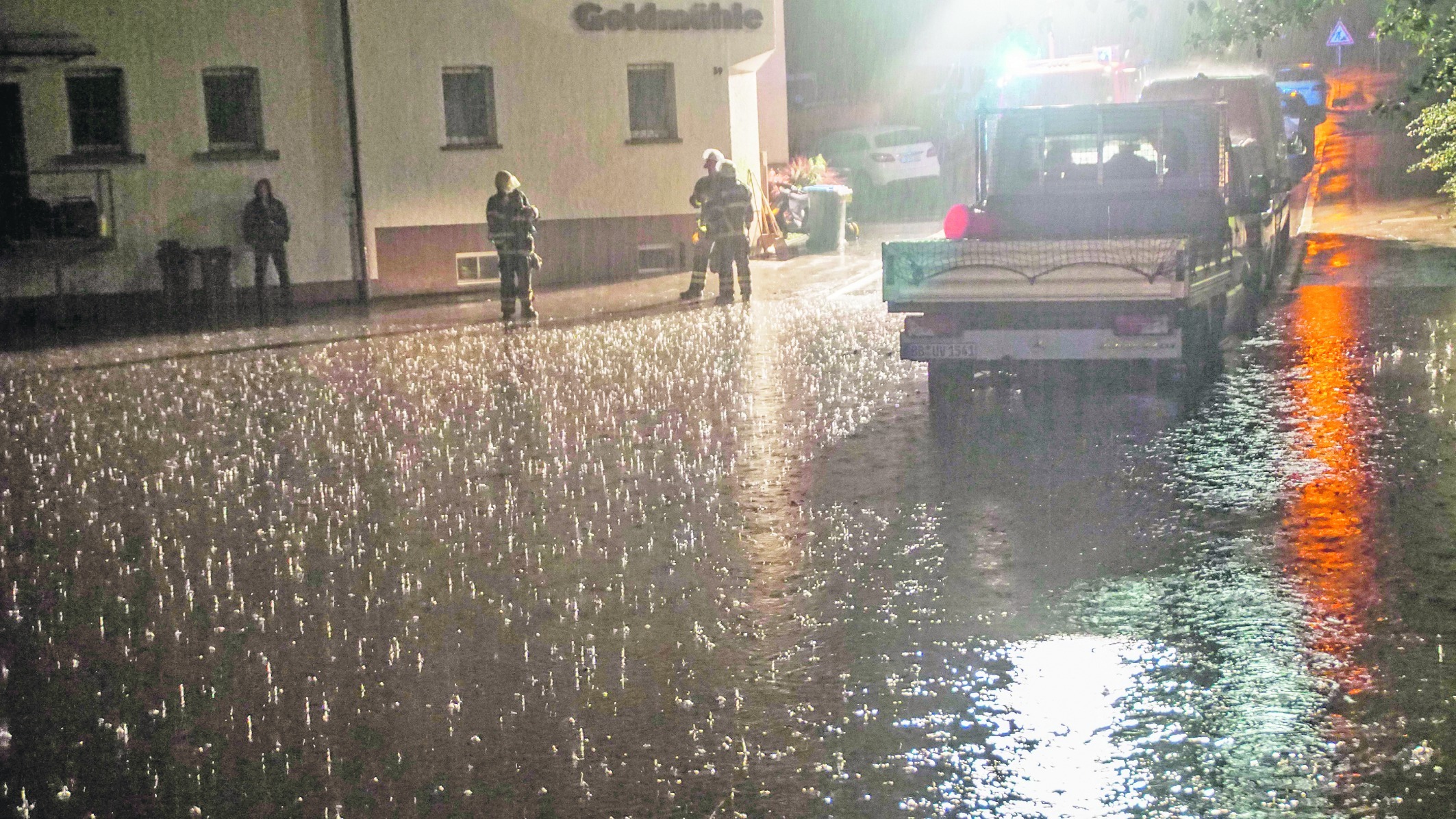 Die Straße Lange Anwanden wurde zu einem Flussbett. Bild: SDMG/Dettenmeyer