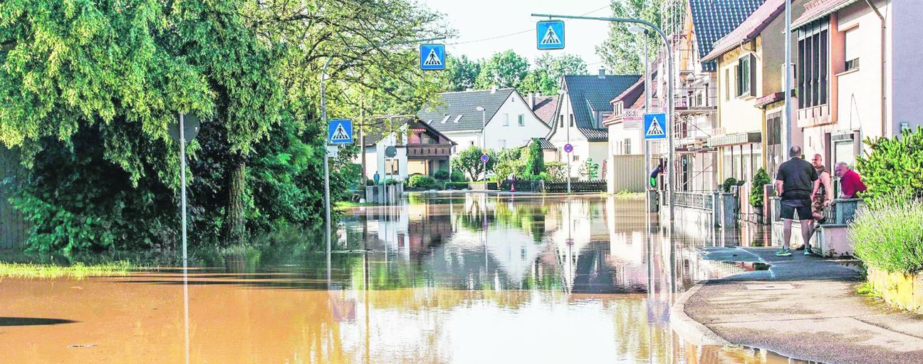 Wasser, wo es nicht hingehört: Die Würm hat die tief liegenden Ehninger Gebiete um Hildrizhausener, Tal- und Schlossstraße überschwemmt. Bild: SDMG/Dettenmeyer