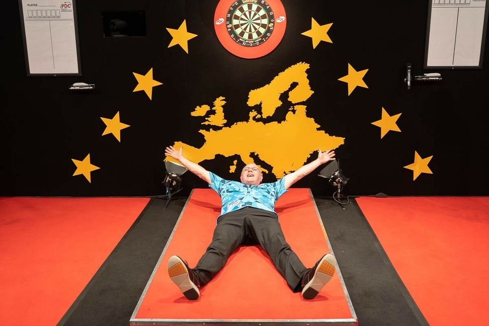 Ian White platt im Sindelfinger Darts-Himmel.Bild: PDC Europe