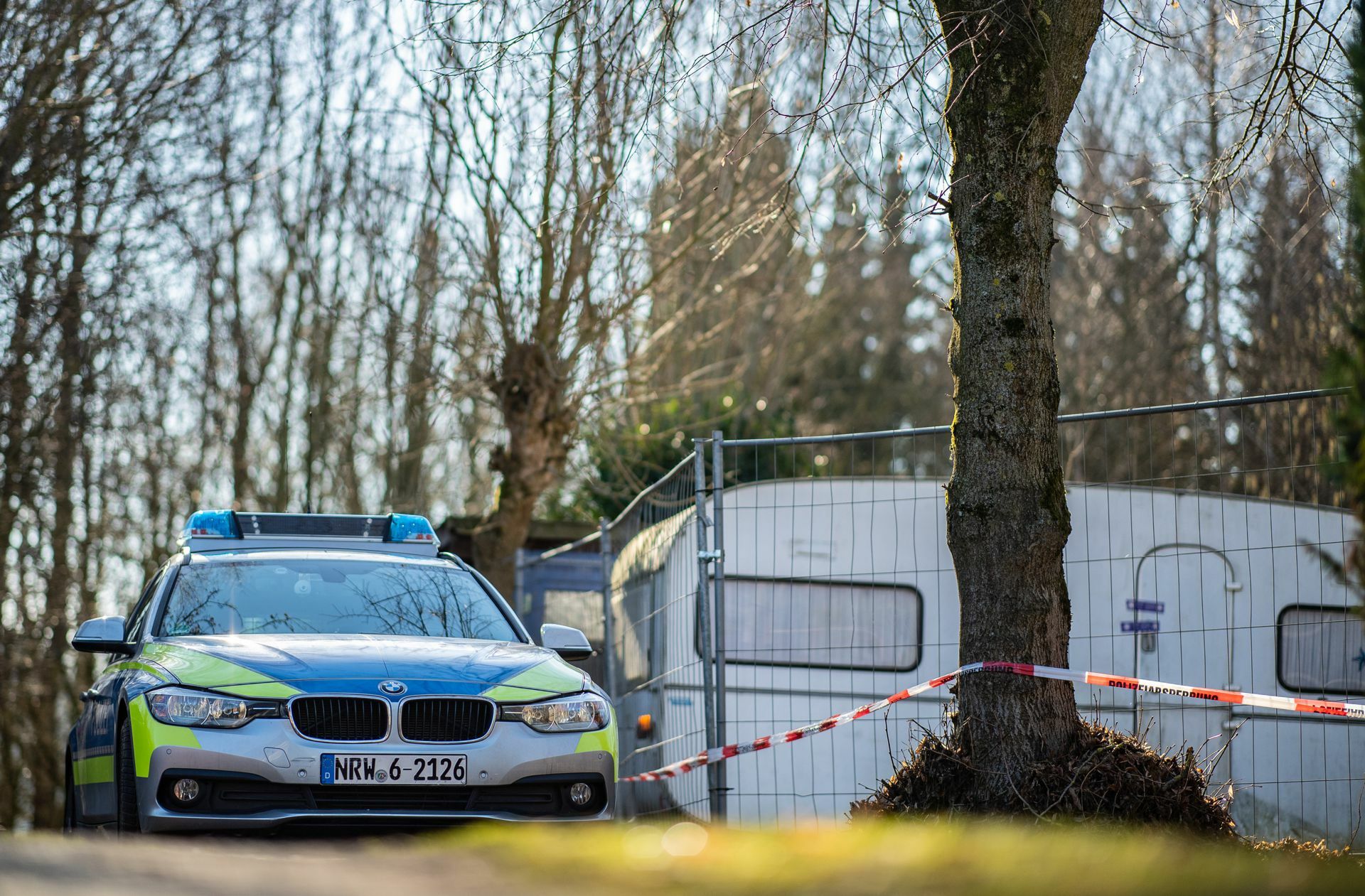 Ermittler auf dem Campingplatz Eichwald bei Lüdge.