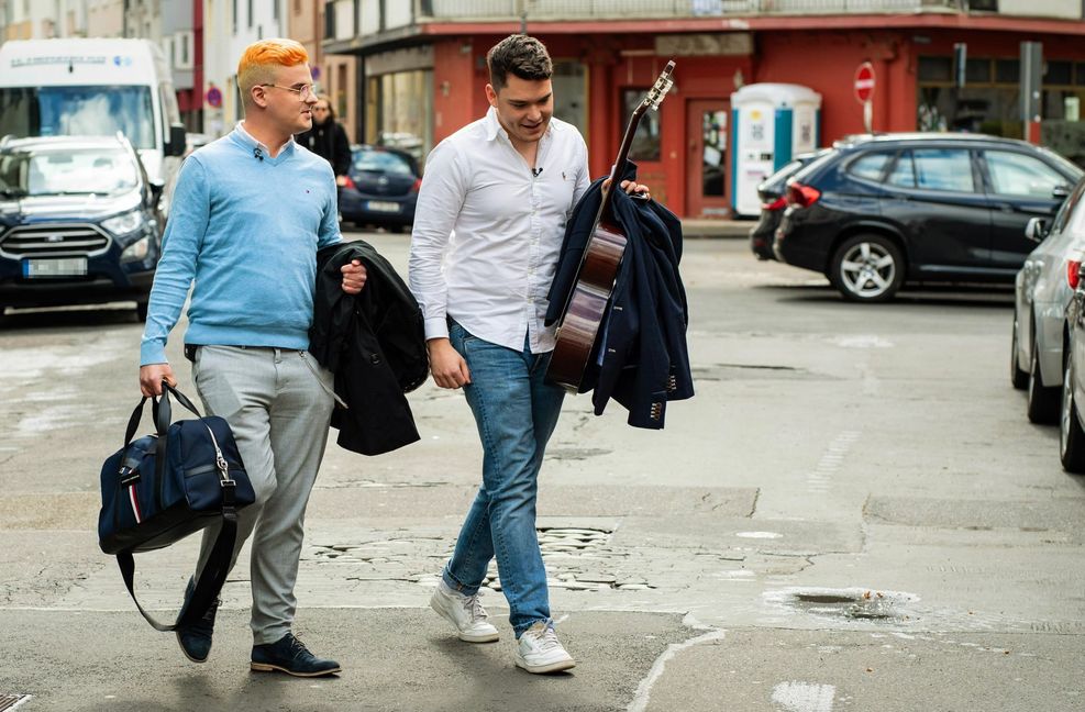 Jan (links) Joynund Tim sind schon seit der Schule miteinander befreundet. Foto: Joyn/Studio71/Niklas Berg