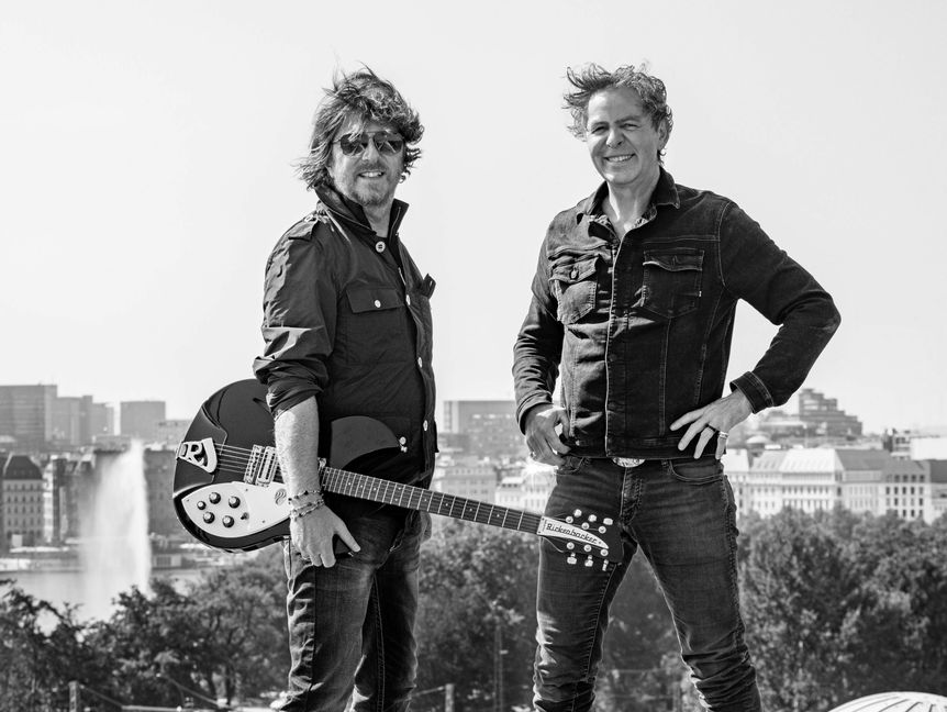 Das sind zwei Drittel der Trio-Besetzung von "Fools Garden", die am Samstag in Renningen auftreten.    Bild: z