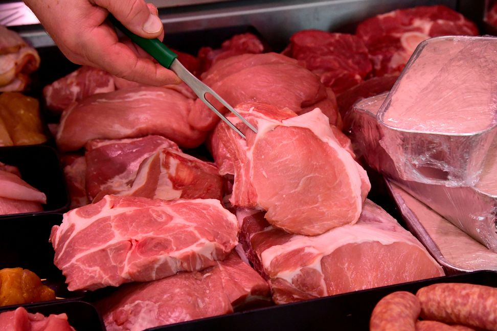 Am Schweinefleisch verdienen Landwirte immer weniger. Bild: Holom