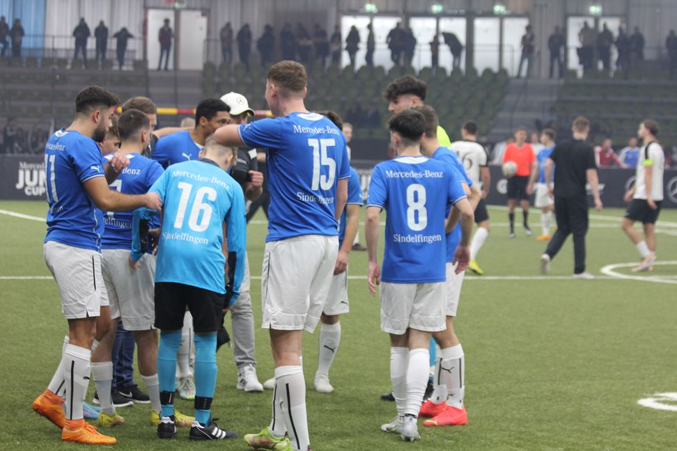 Beim Zehnmeterschießen hatten die Spieler des Werks Sindelfingen Pech. Bild: Oberdorfer
