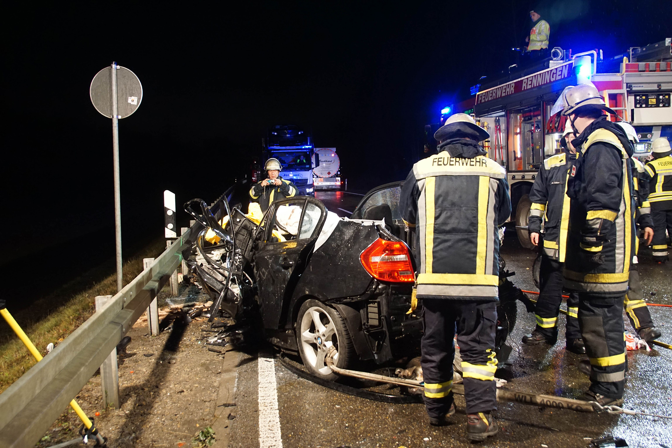 Am Montagabend gegen 19 Uhr ereignete sich der zweite tödliche Unfall auf der B 464 binnen zehn Tagen.  Bild: SDMG/Dettemmeyer