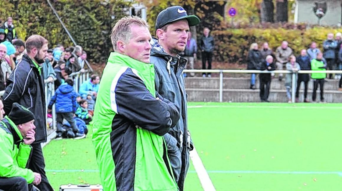 Stehen auch in der kommenden Saison an der Seitenlinie der Spvgg Holzgerlingen: Martin Oßwald (links) und Malte Bonertz. Bild: Oberdorfer