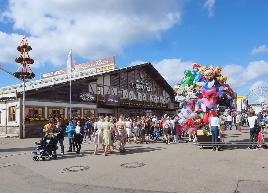 Von 23. September bis 9. Oktober geht es beim Cannstatter Volksfest rund. Bild: Kölmel