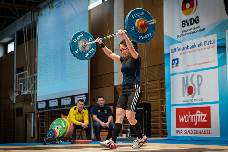 Glücklich: Betty Lee freut sich über 63 Kilogramm im Stoßen. Bilder z