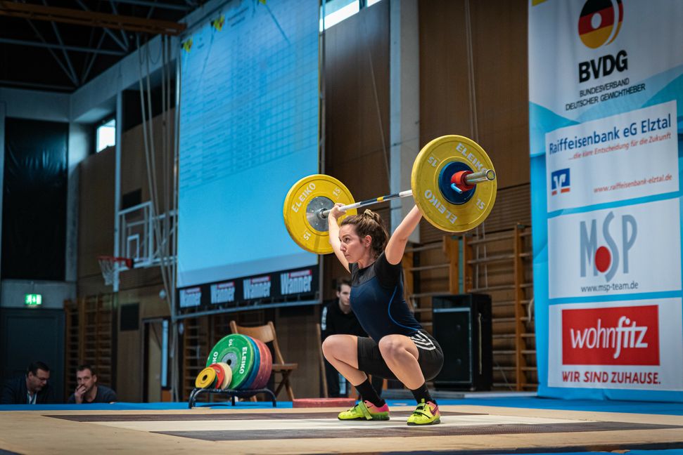 Isabelle Kurth mit packt die 54 Kilogramm im Reißen.