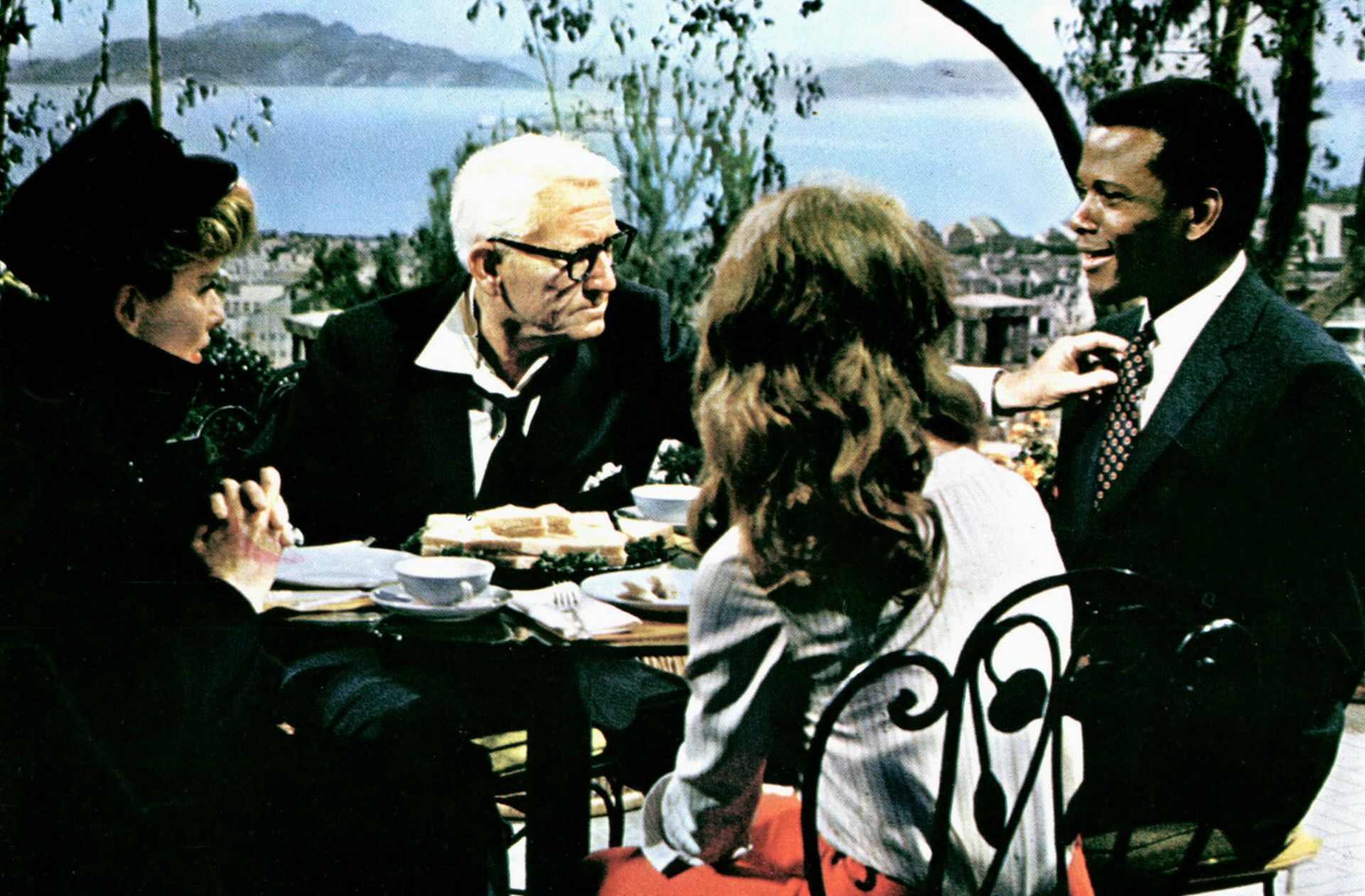 Katherine Hepbrun und Spencer Tracy als geschockte künftige Schwiegereltern in „Rat mal, wer zum Essen kommt“
 Foto: imago images/Mary Evans/..